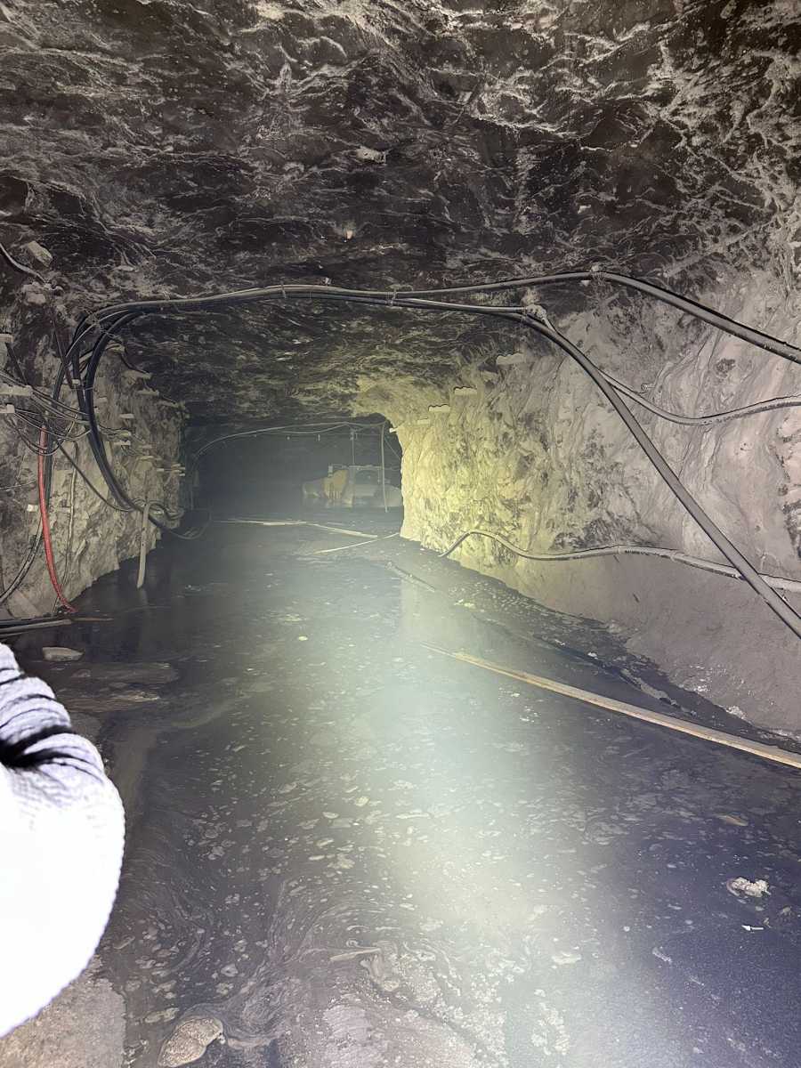 Szombaton szakemberek mentek be a bányába felmérni a helyzetet. | Fotó: Meteoplus/Facebook