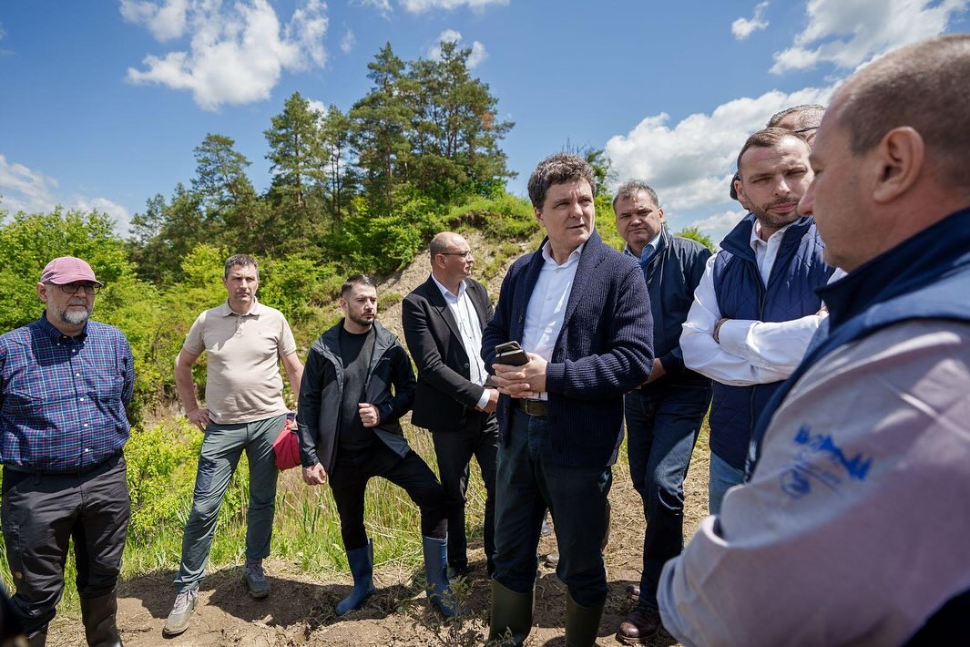 Az államfő a helyszínen is megszemlélte a helyzetet. | Fotó: Nicușor Dan Facebook-oldala
