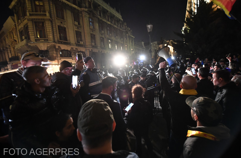 Több AUR-os politikus is részt vett az erőszakba torkollt tüntetésen vasárnap. | Fotó: Agerpres