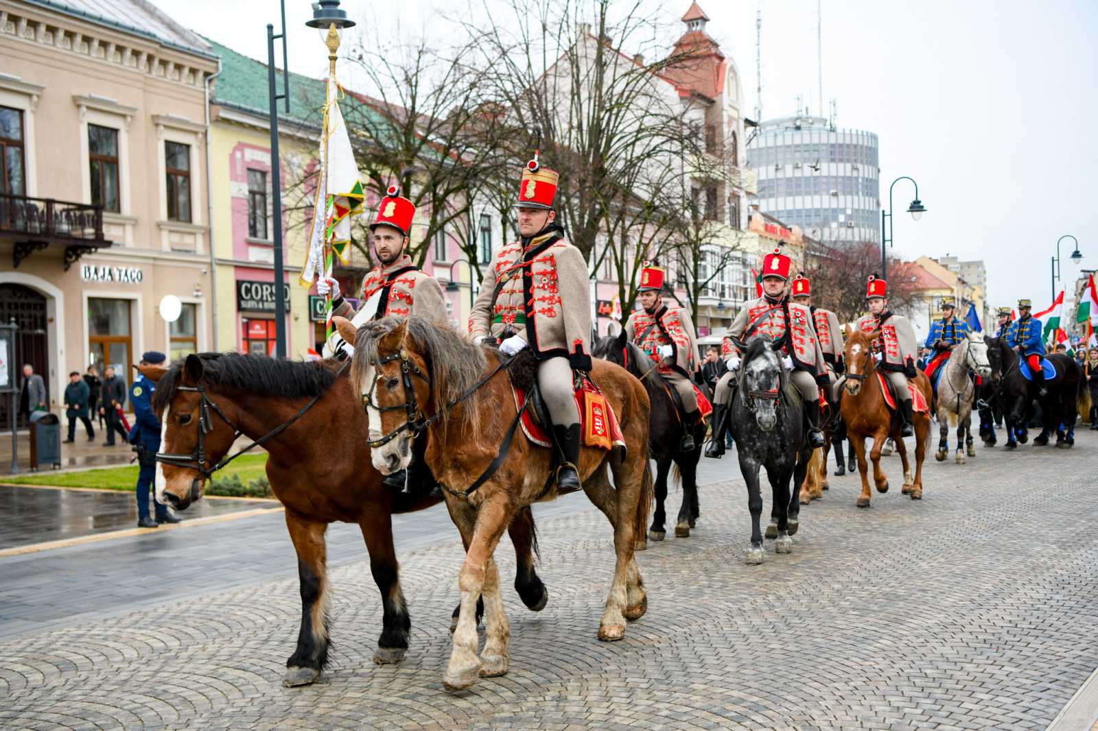 A huszárok is felvonultak.