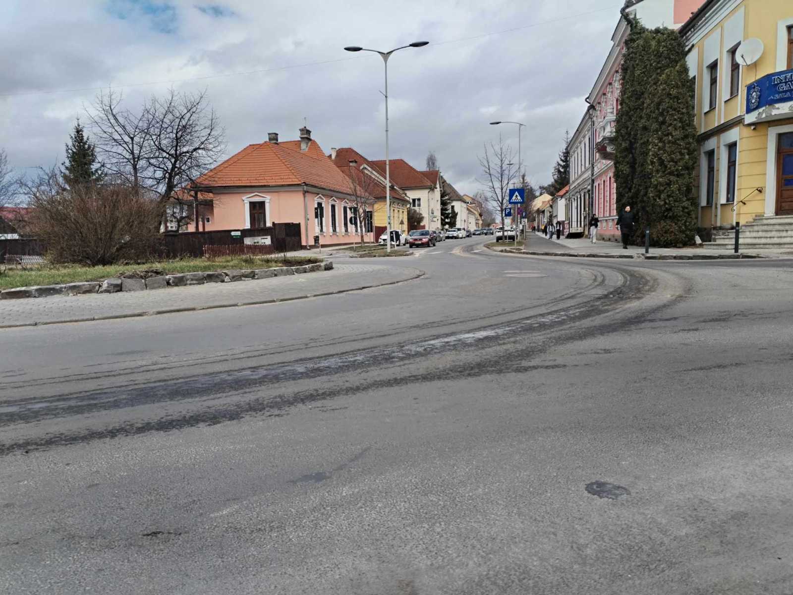 Az utak takarítása locsolással kezdődik