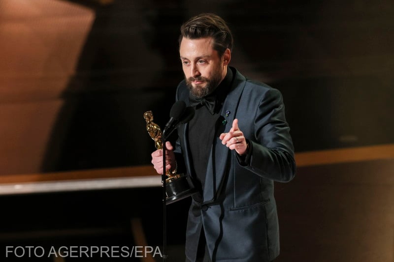 Kieran Culkin az Oscar szobrocskával