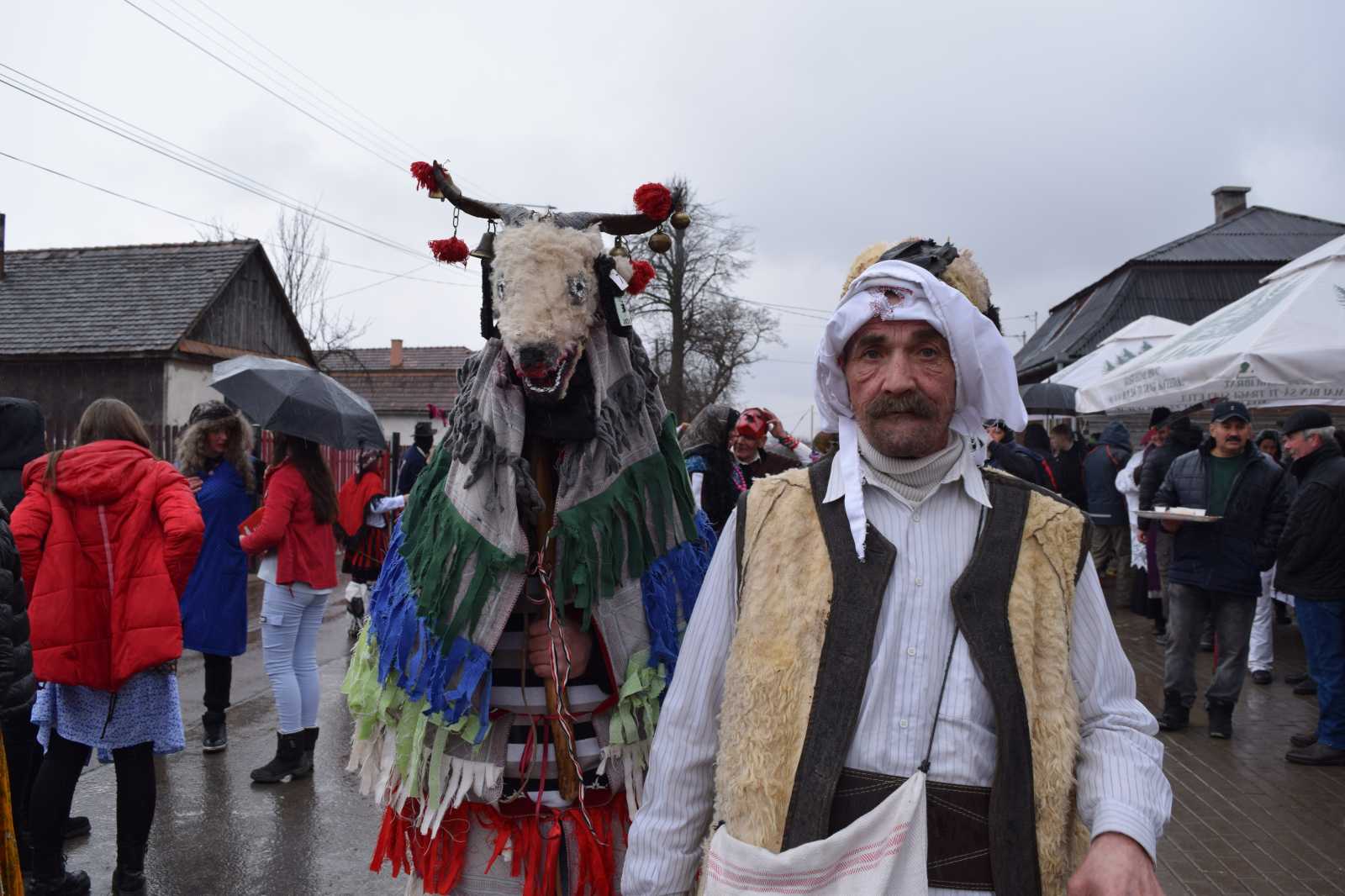 A figurák a tatárjárás idejéből maradtak fenn, a török jelmezek hivatalos jogvédelem alatt állnak.