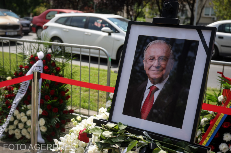 Megosztja Ion Iliescu búcsúztatása a társadalmat | Fotó: Agerpres