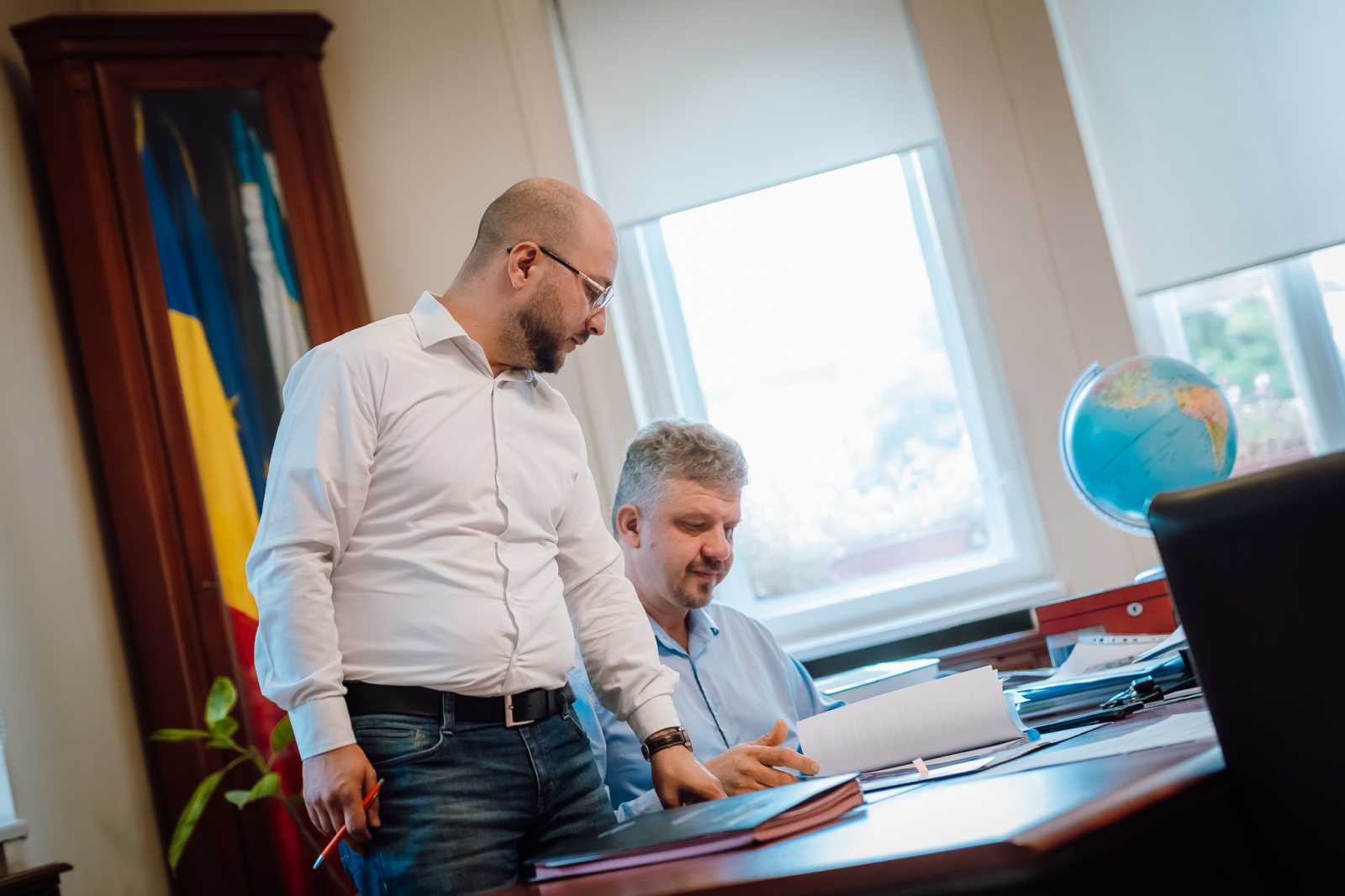 Kovács Mihály Levente visszaadja a stafétát a megválasztott polgármesternek, Soós Zoltánnak | Fotó: Rákóczi Kinga
