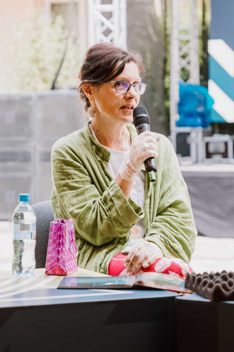 Az írás nem veszélytelen, és nem szabadna direkt módon terápiára használni, hangsúlyozza Molnár Krisztina Rita.