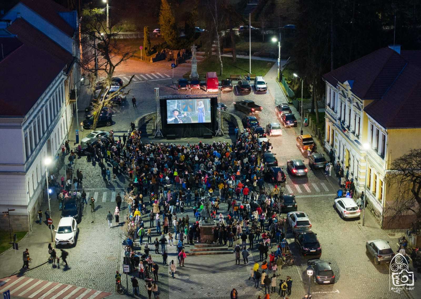 A vetítések kicsiket és nagyokat egyaránt vonzanak. | Forrás: Legendárium/ Magyari Hunor