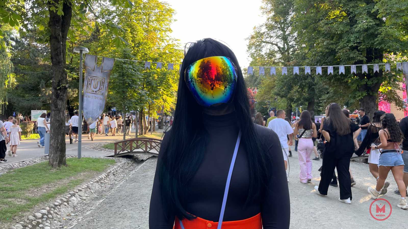 Nem Untold az Untold extravagáns öltözetek nélkül, ezekből idén sem volt hiány. Sokan ilyenkor nagyon merészek, és olyan szetteket álmodnak meg, amelyeket amúgy a hétköznapokban nem viselnének.