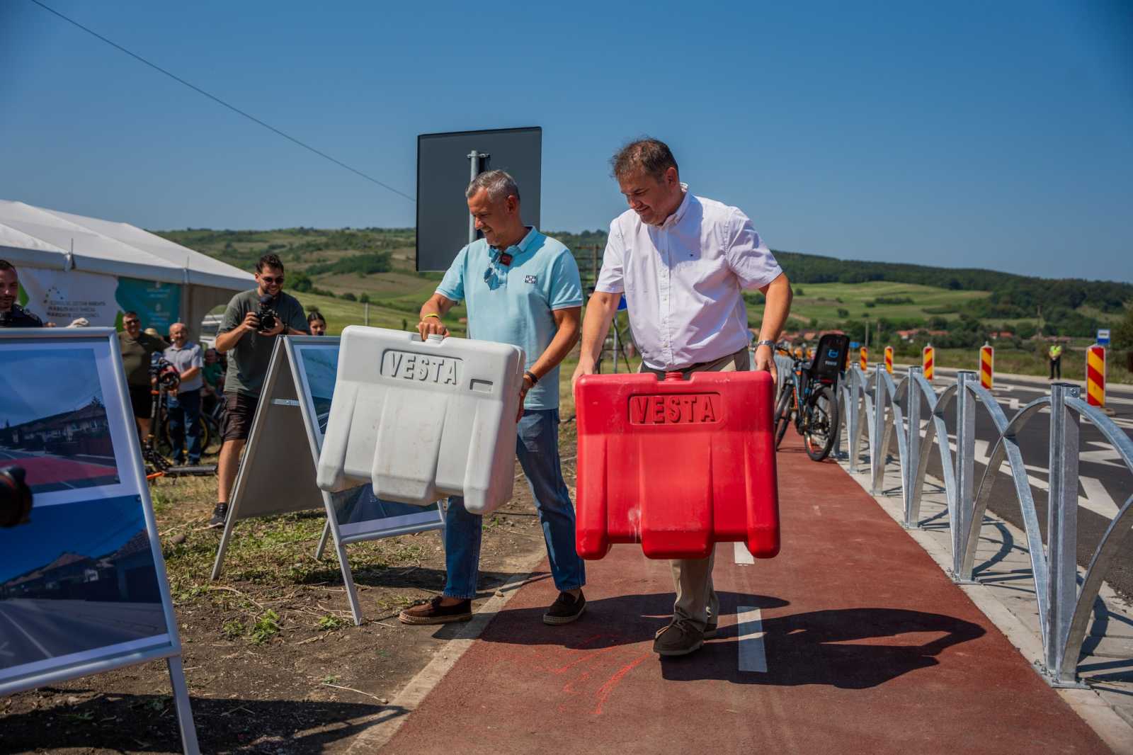 Szimbolikusan megnyitották a kerékpárutat | Fotó: Tánczos Barna Facebook-oldala