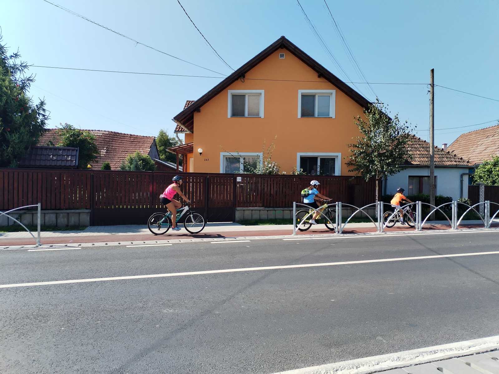 Kerékpárosok "tesztelték" a bicikliutat | Fotó: F.E.