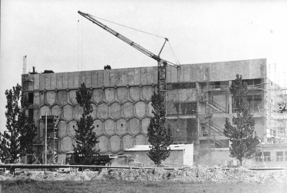 A gyár az építkezés idején | Fotó: Archív/Csíki Székely Múzeum