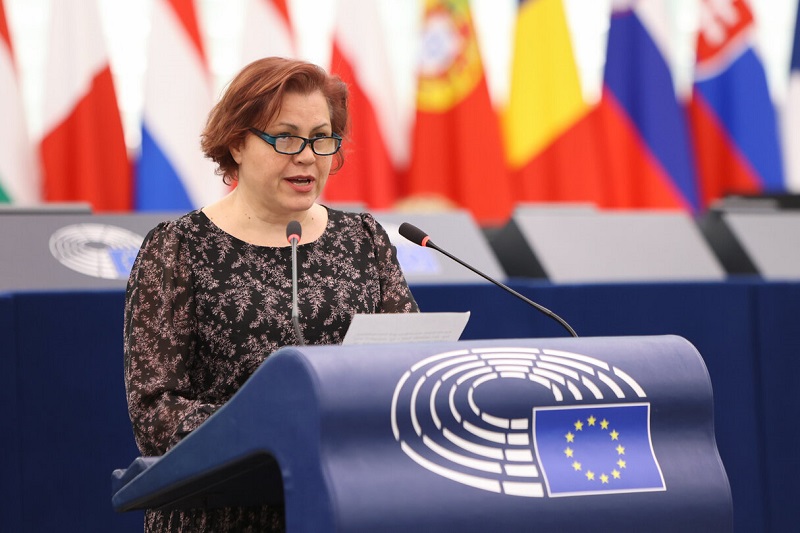 Vicsek Annamária felszólal az Európai Parlamentben l Fotó: Facebook