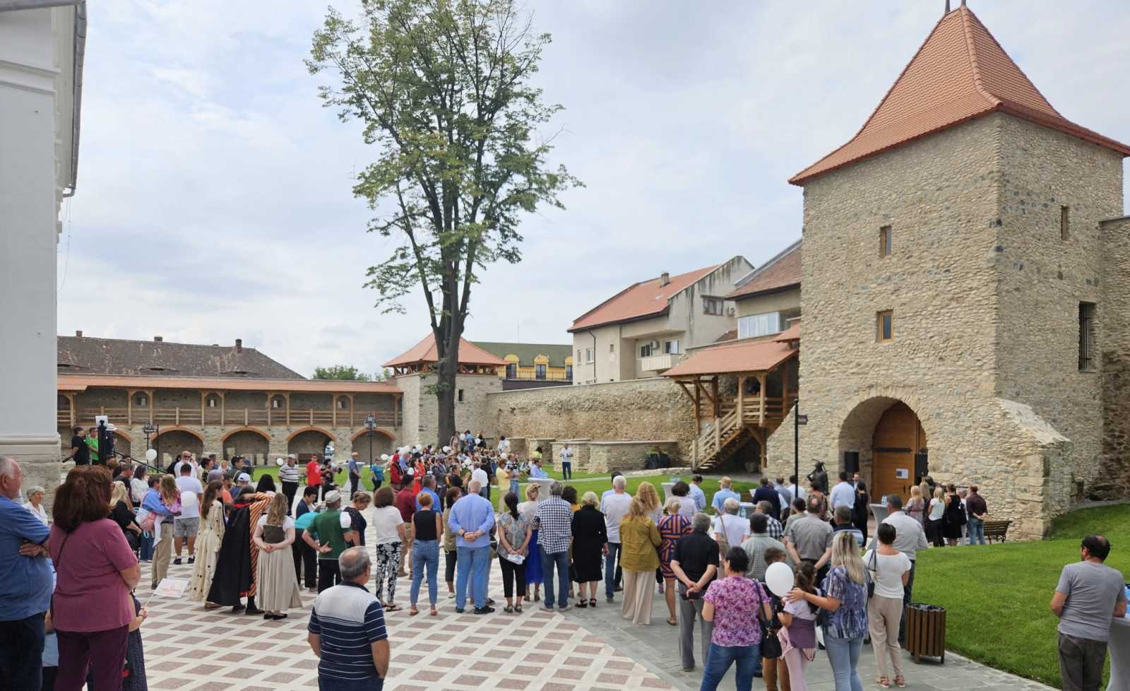 Sokan voltak kíváncsiak a várra | Fotó: Facebook/Info Orastie