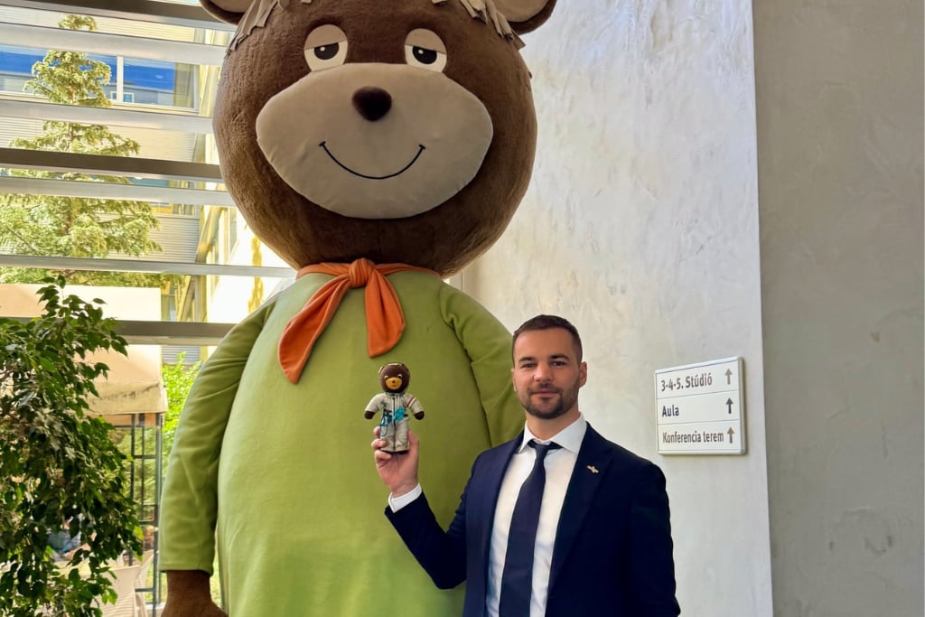 Kétszer is járt az űrben a TV maci | Fotó: Kapu Tibor Facebook oldala