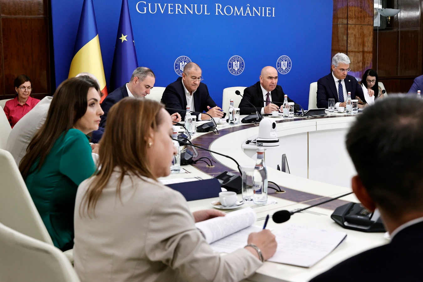 Hétfőn egeyztettek a a Romániai Megyei Jogú Városok Szövetségének képviselőivel. | Fotó: Guvernul Romaniei/Facebook