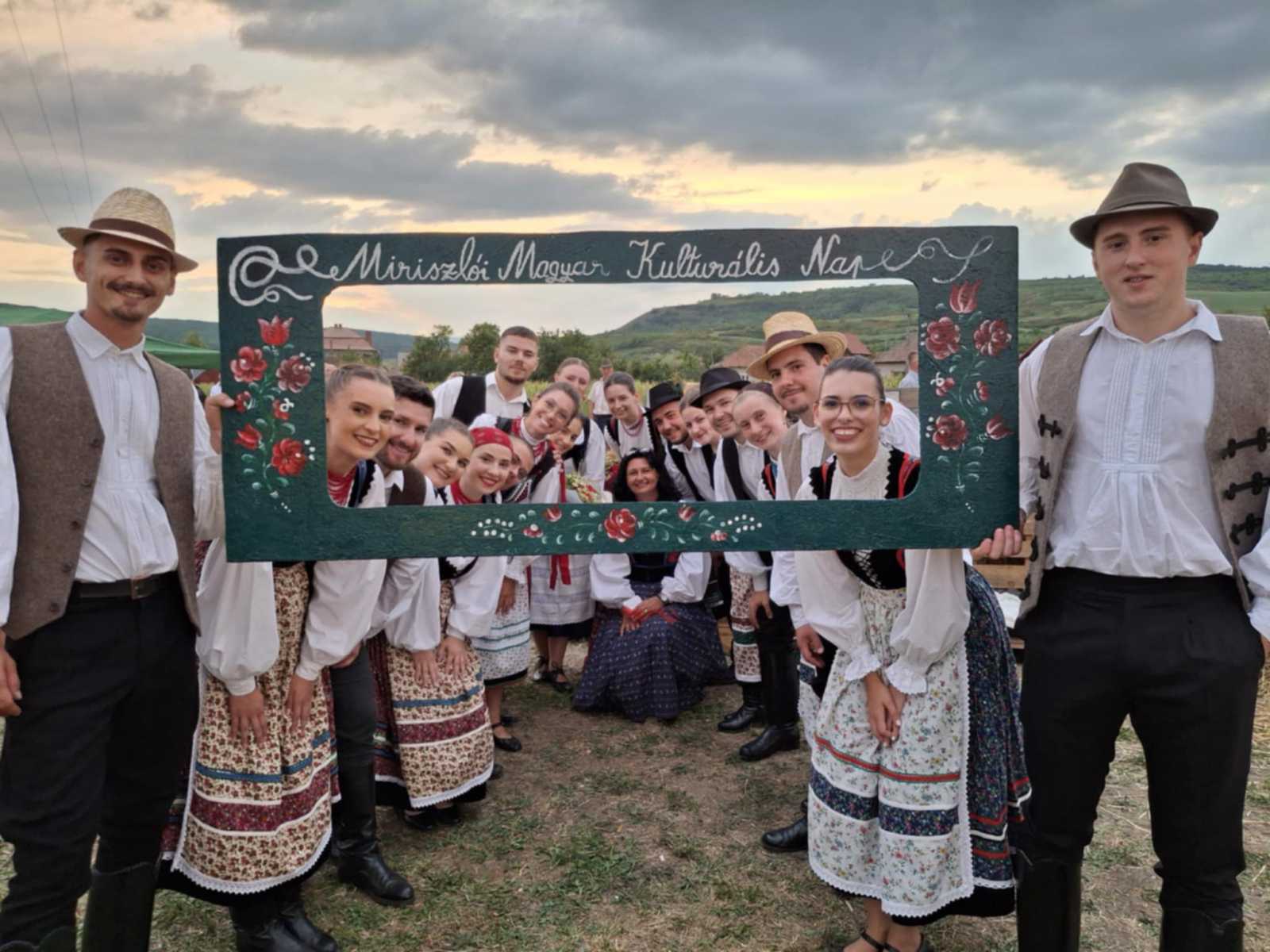 Ismét utánozhatatlan jó hangulatban zajlott Miriszlón a magyar nap. | A szerző felvétele