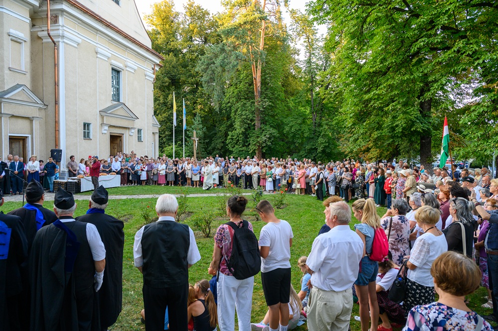 Népes közösség gyűlt össze a ünnepelni | Fotó: Vargyasi Levente