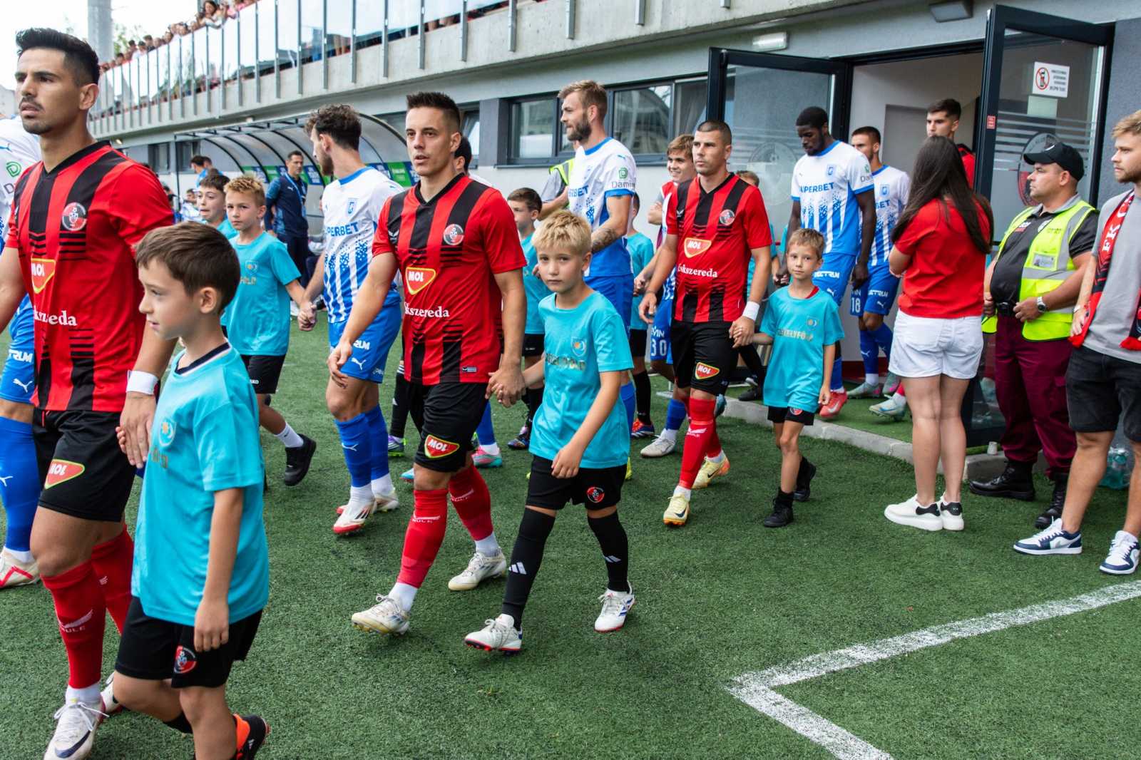 Szemet szúrt a gyerekek pólója | Fotó: FK Csíkszereda