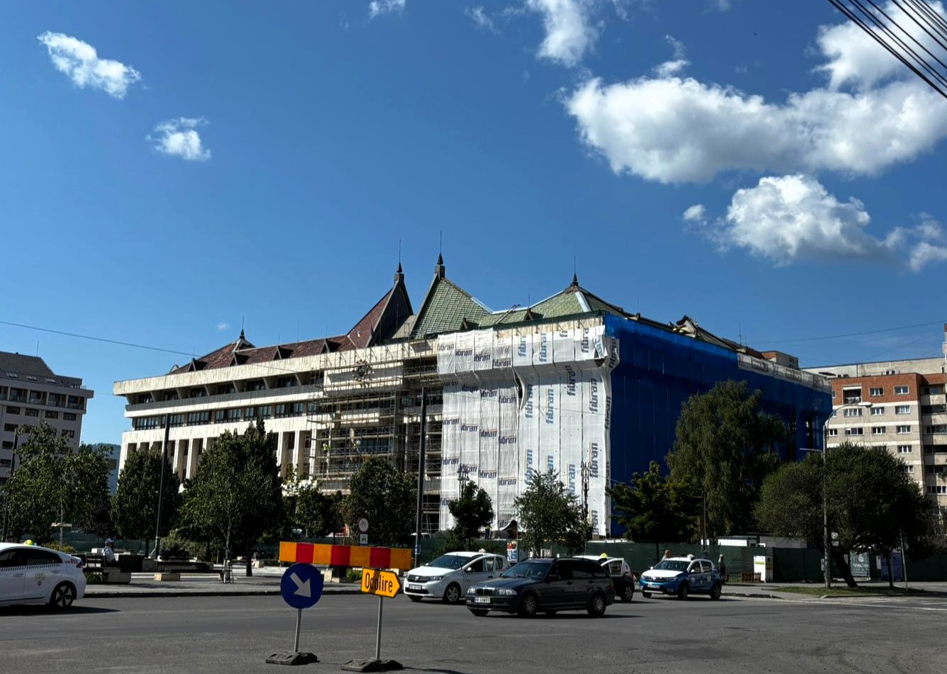 A lakosság türelmét és megértését kérik.