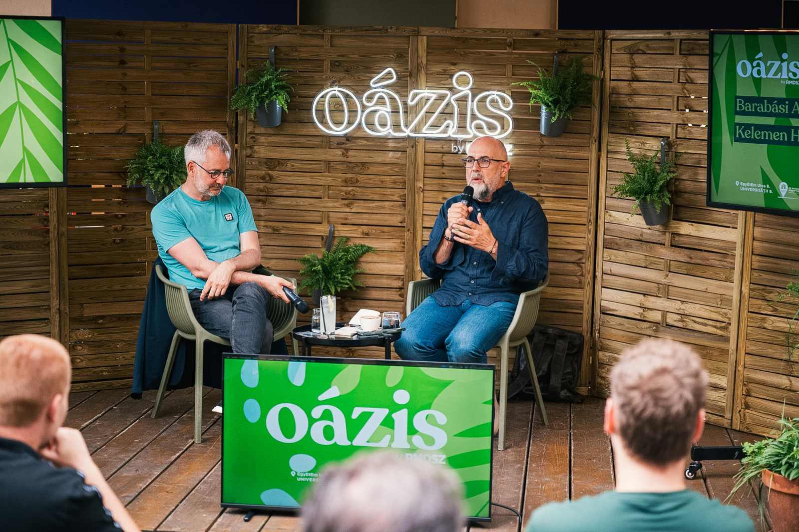 Barabási Albert László és Kelemen Hunor a Kolozsvári Magyar Napokon. | Fotó: Oázis by RMDSZ