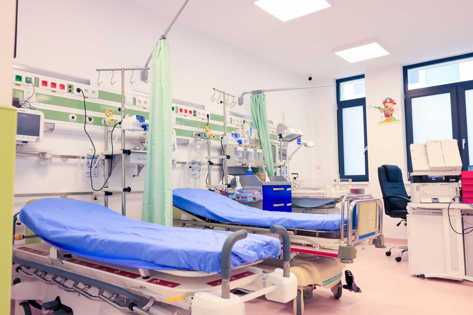 A Gyulafehérvári Megyei Sürgősségi Kórház sürgősségi osztályát kibővítették és korszerű műszerekkel szerelték fel.