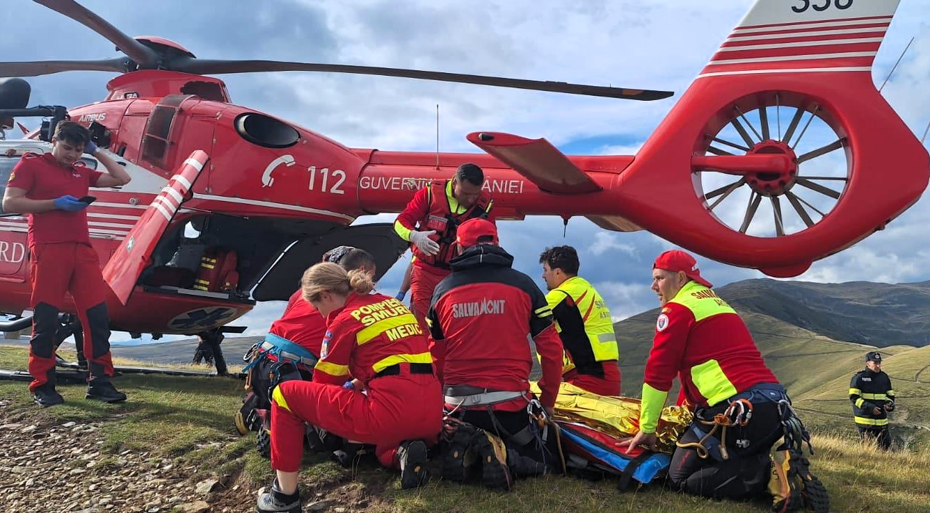 Mentőhelikopterrel siettek a helyszínre a mentők | Fotó: Salvamont Argeș/Facebook
