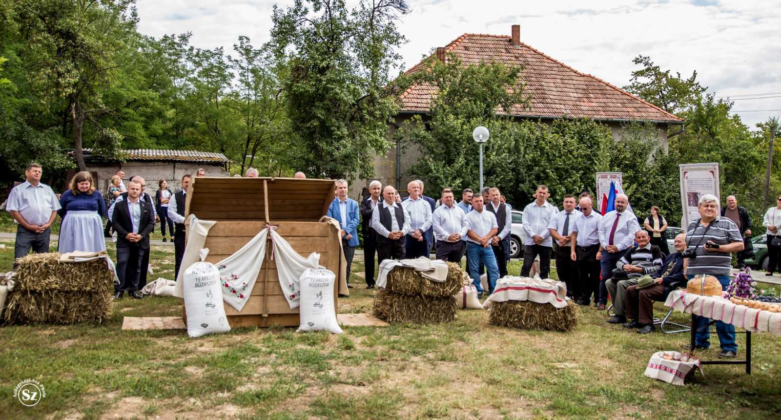 A gazdák adták össze a búzát | Fotó: Kulcsár Mária