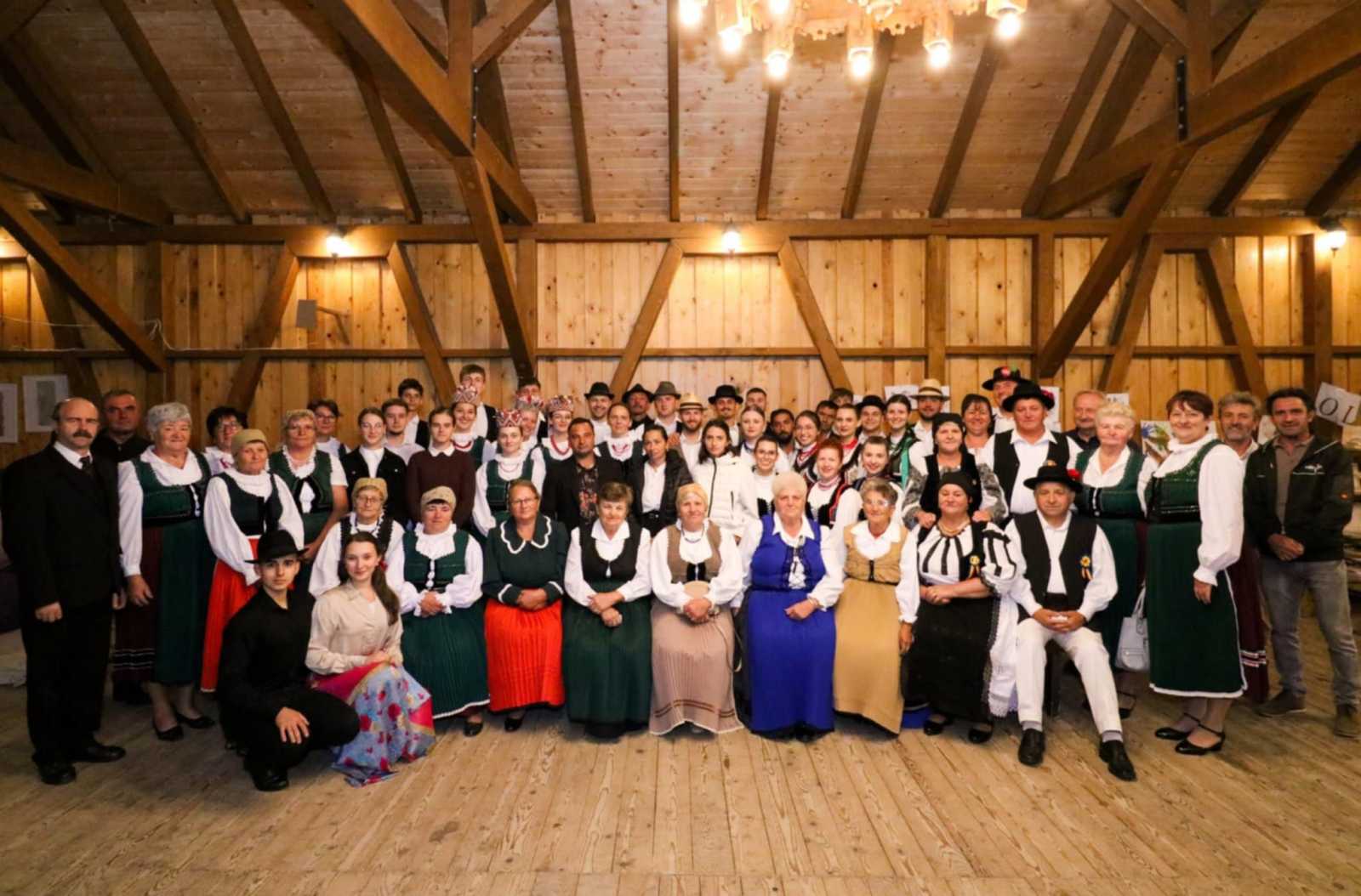 A népzenészek és néptáncosok idén is kitettek magukért | Fotó: Szilágyi Anna
