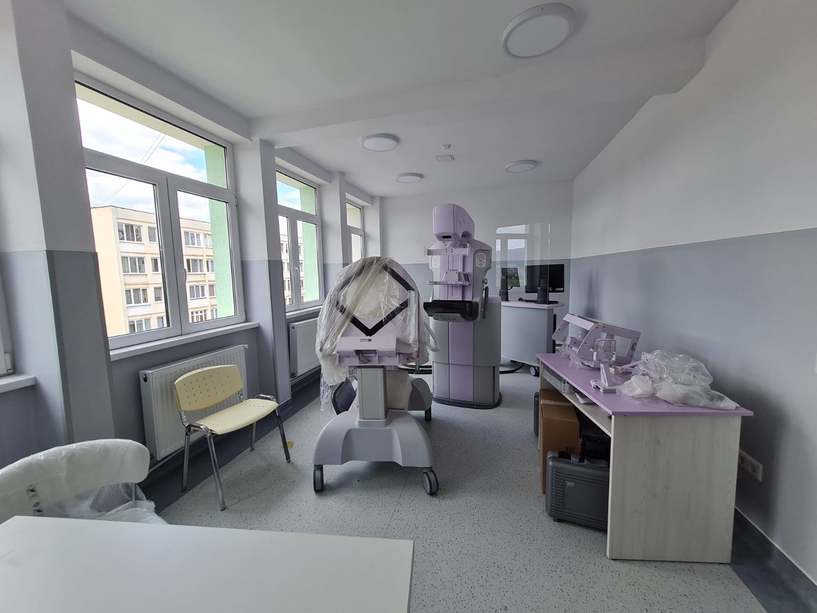 A korszerűsítési munkálatok során orvosi rendelőket, laboratóriumot, raktárhelyiségeket, valamint adminisztratív helyiségeket alakítottak ki az épületben Fotó: RMDSZ