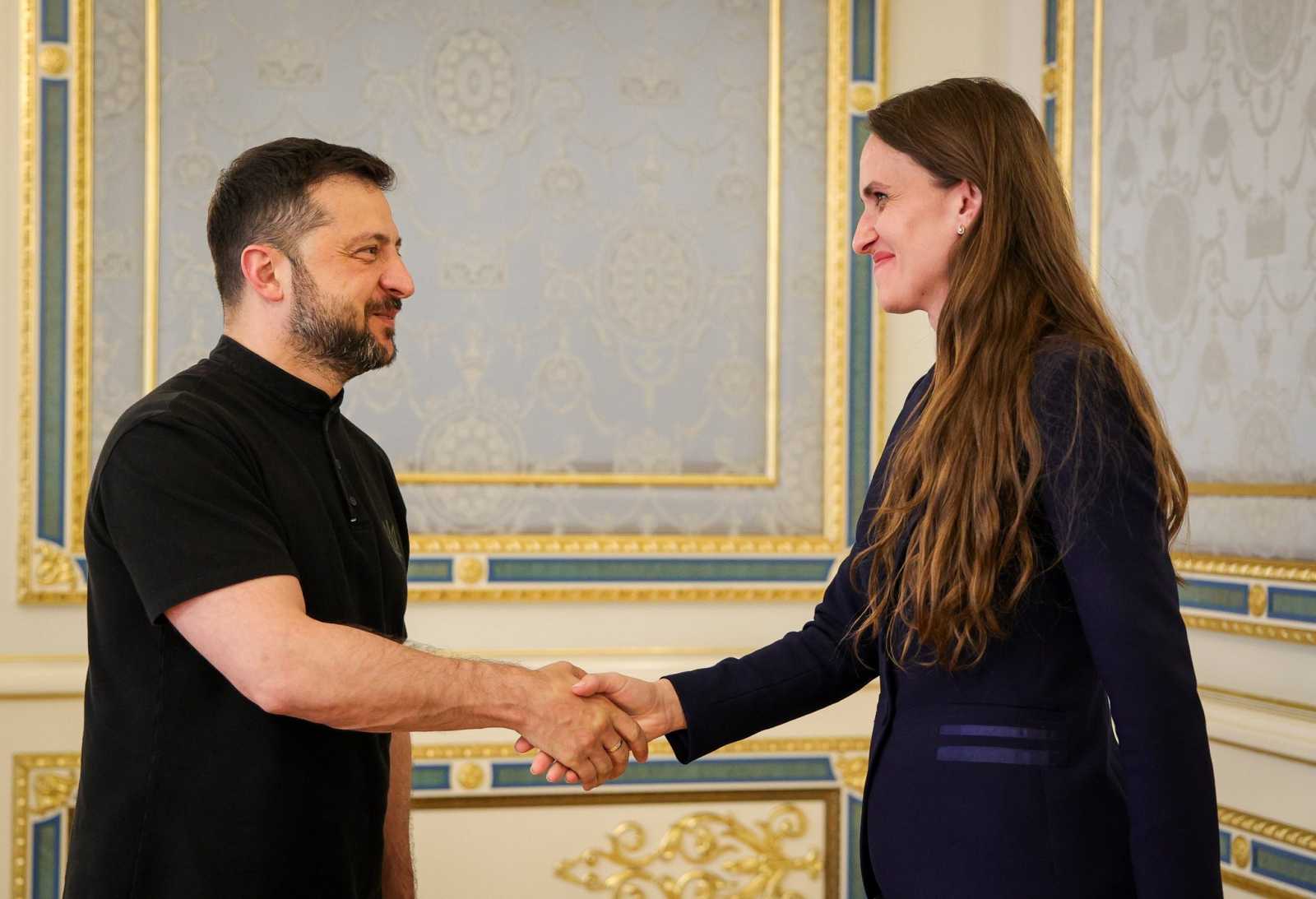 Volodimir Zelenszkij ukrán elnök és Oana Ţoiu román külügyminiszter Kijevben Fotó: Oana Ţoiu Facebook oldala 