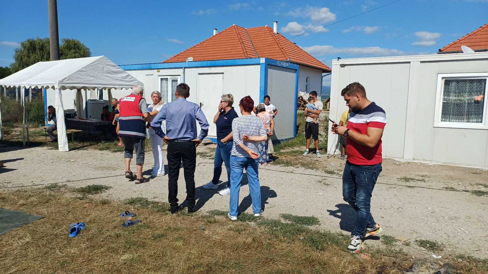 A szeretetszolgálat munkatársai lepték meg a kicsiket | Fotó: Lőrincz Helga Facebook-oldala