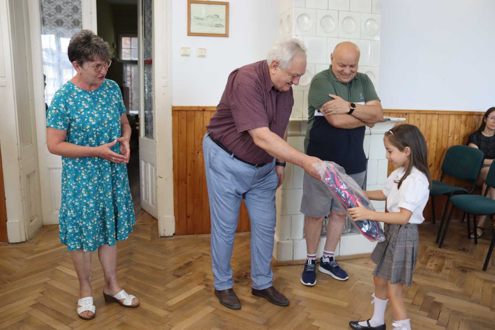 Kizárólag azok a diákok kapnak táskát, akik magyar tannyelvű osztályban kezdik az iskolát  | Fotó: Kulcsár Mária