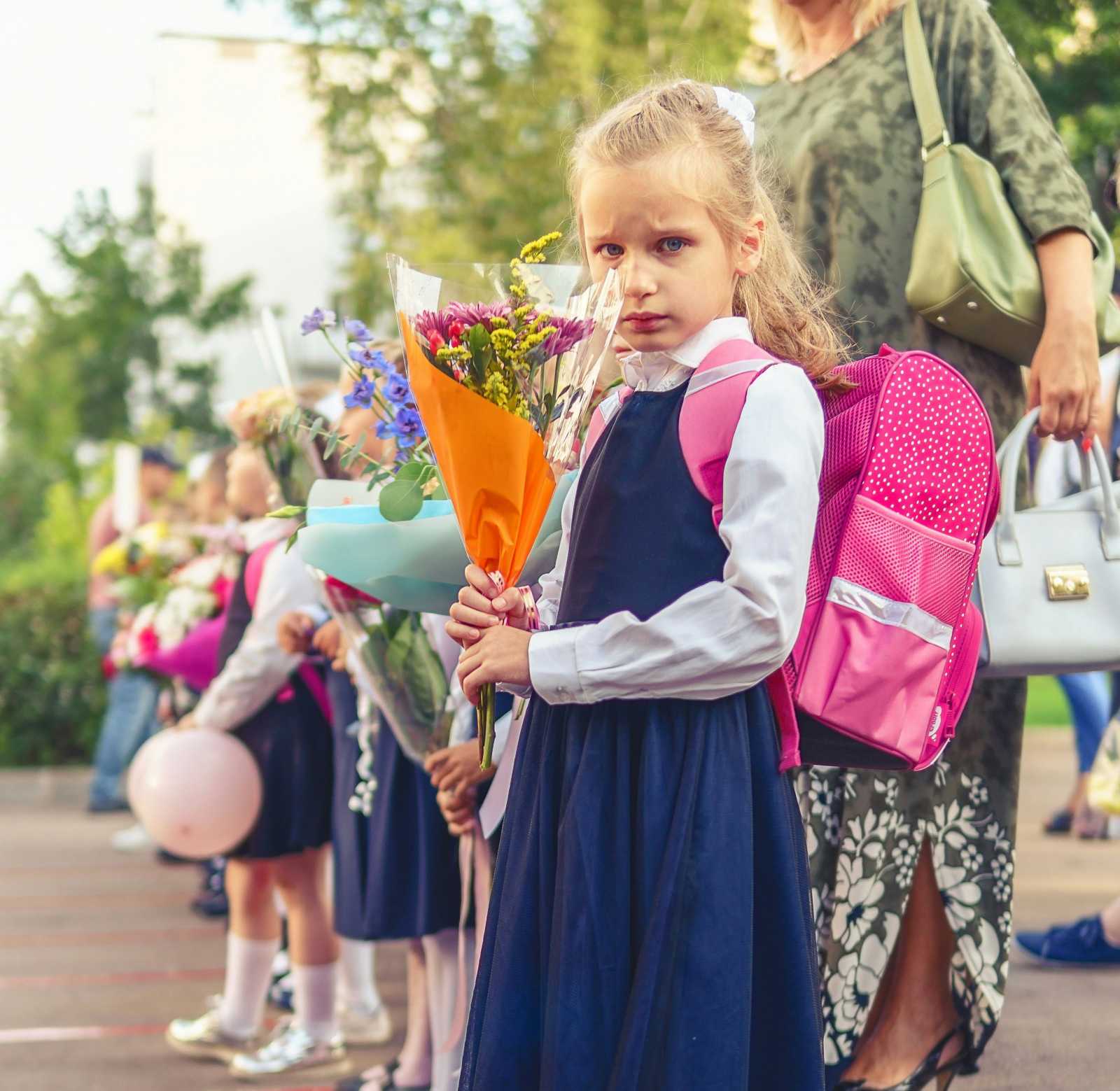 A többségnek unalmas ácsorgás a tanévkezdés, az iskolakezdőknek nagy pillanat. | Fotó: Unsplash
