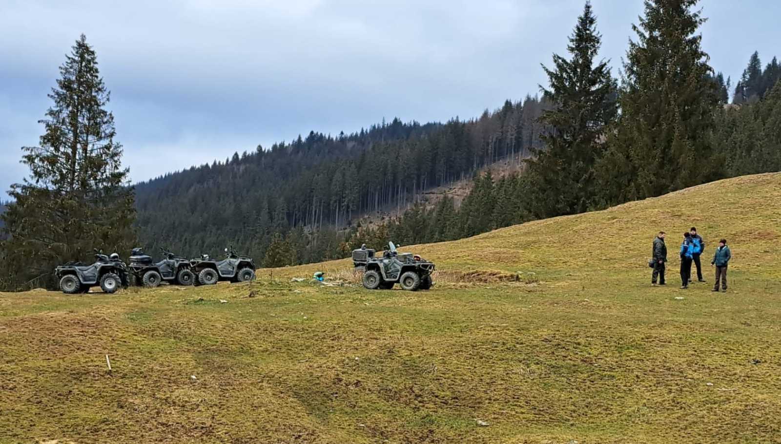 Erdőn-mezőn, úttalan utakon. Jogszabály tiltja. | Fotók: Békász-szoros Nagyhagymás Nemzeti Park 