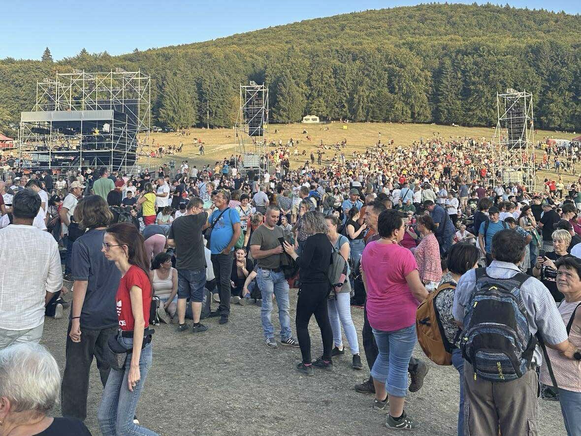 Egy férfi elhunyt, 5 személyt kórházba szállítottak szombaton este a csíksomlyói nyeregből | Fotó: Maszol 