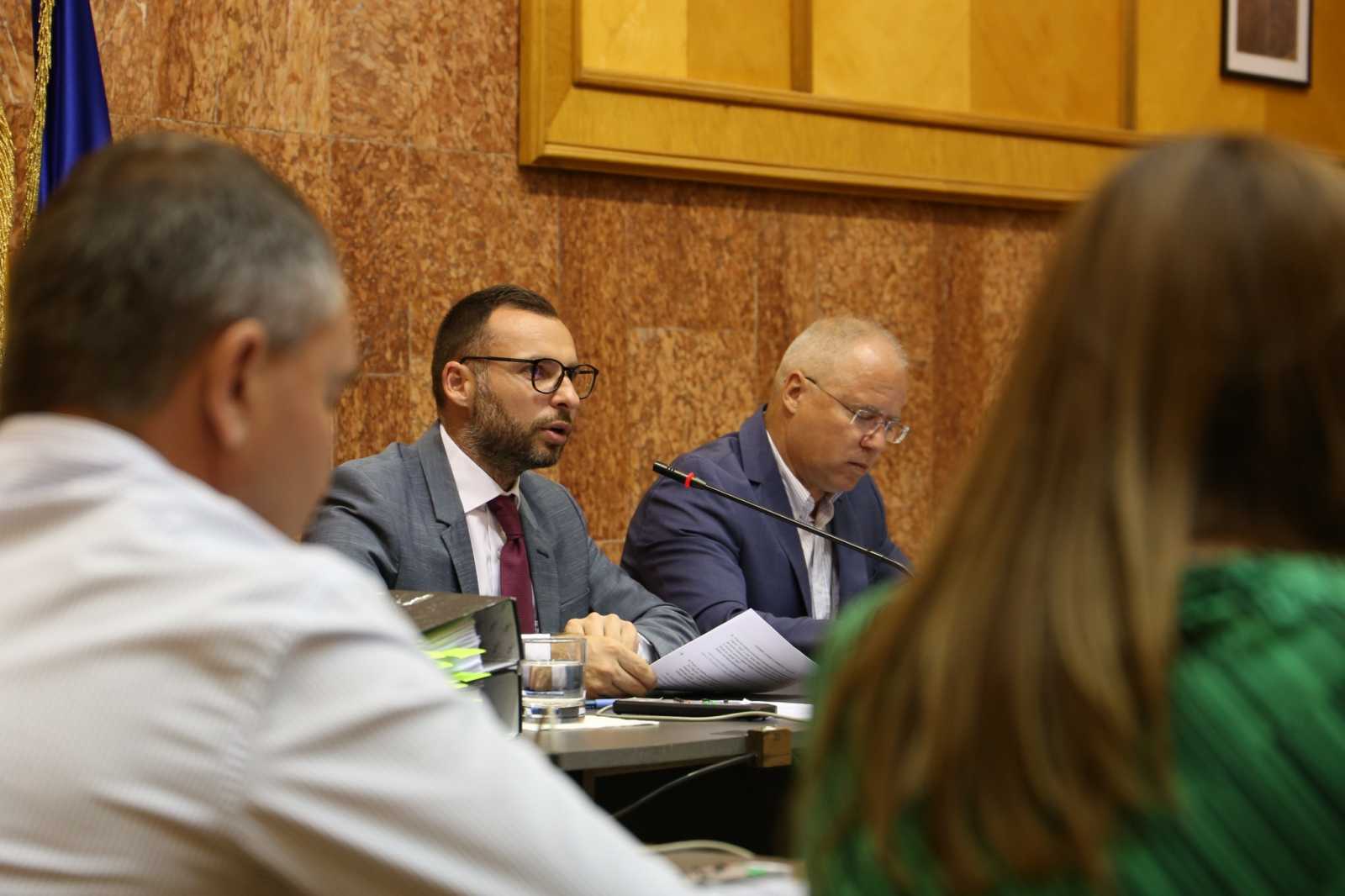 Bíró Barna Botond hétfőn jelentette be a fejlesztési ügynökség megszüntetését | Fotó: Hargita Megye Tanácsa