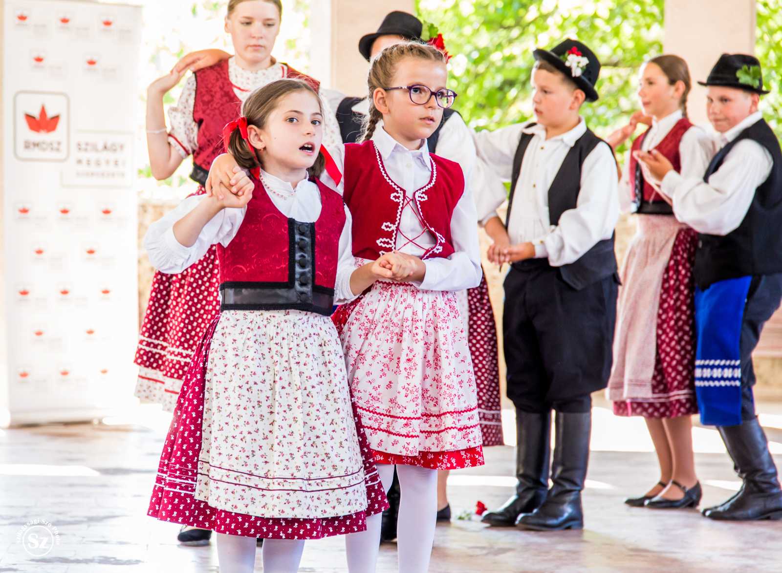 Boda Noémi (balra) mindössze nyolcéves, és örömmel áll színpadra | Fotó: Kulcsár Mária
