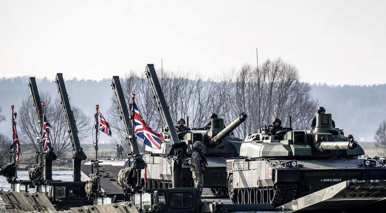 Hogy szükség esetén gyorsan tudjanak mozogni a páncélosok | Fotó: Facebook/NATO