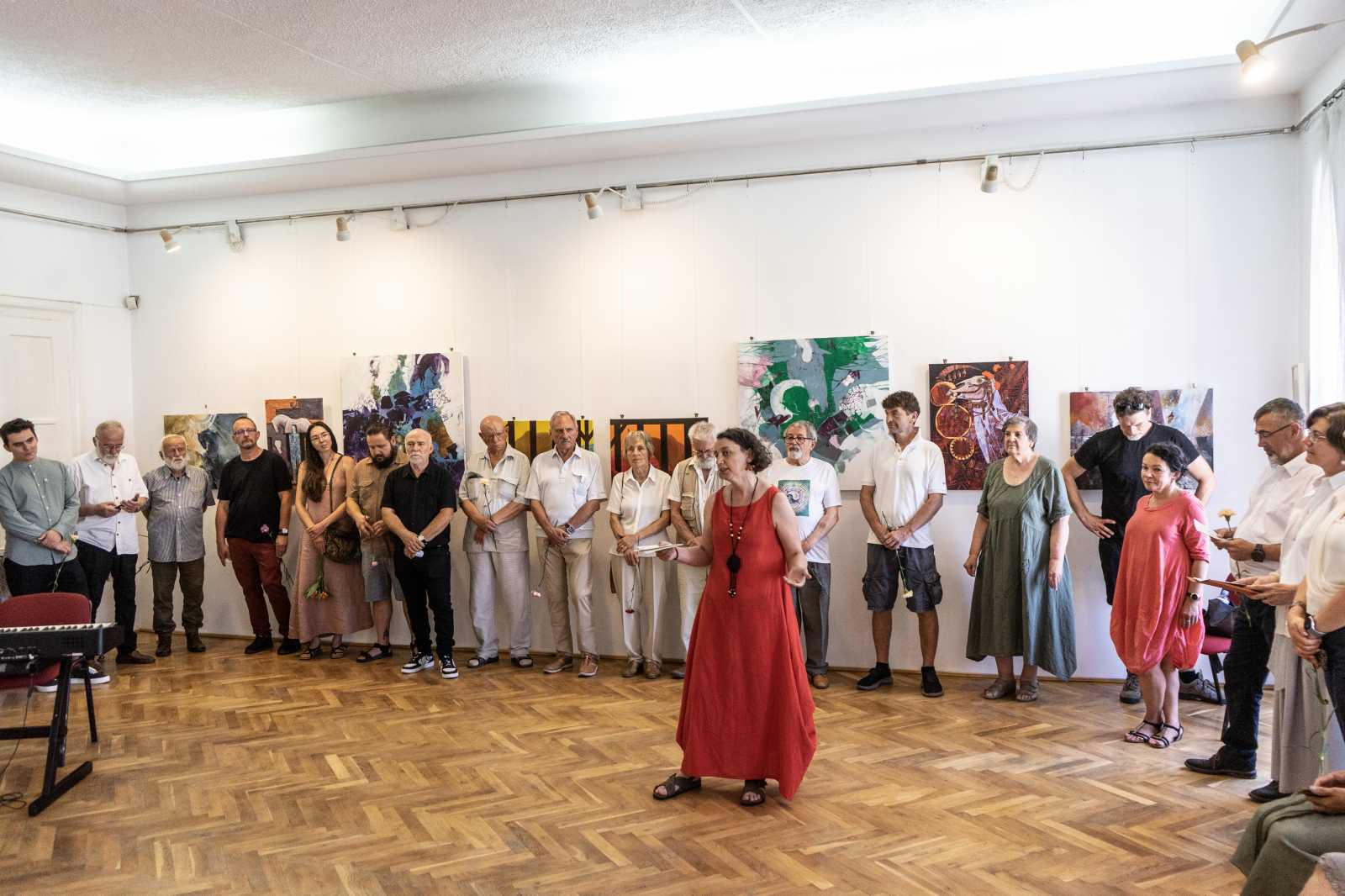 Tomos Tünde művészeti vezető a tavalyi kiállítás megnyitóján. | A szerző felvétele