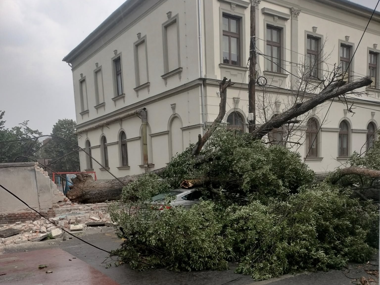 Tombolt a vihar Nagyváradon és Bihar megye több településén | Fotó: Info Trafic Bihor&Oradea