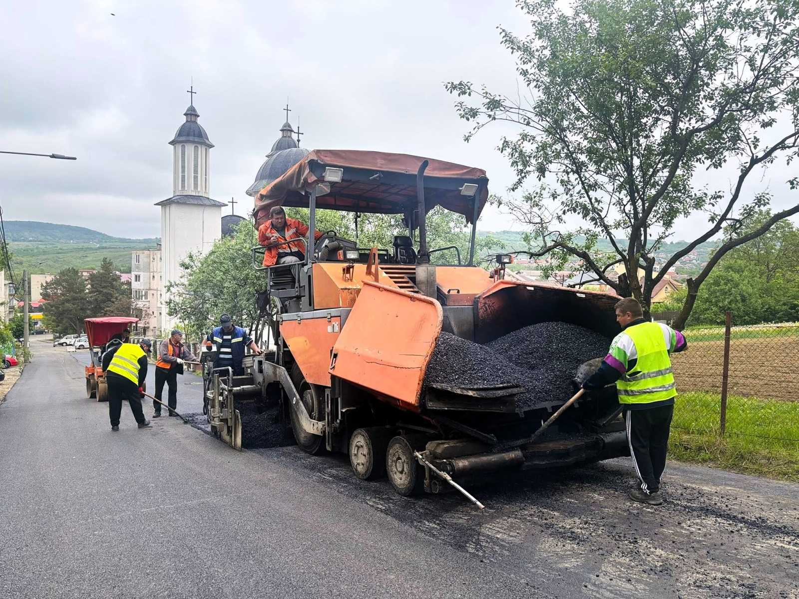 A megyeszékhely számon utcájában aszfaltoznak | Fotók: Kulcsár Mária