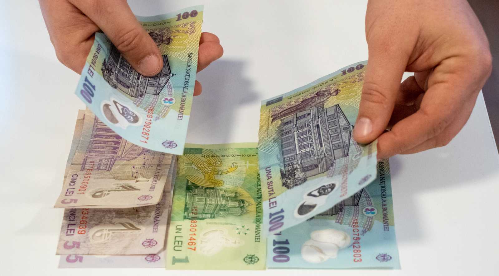 A juttatások egy részét vissza kell fizetniük az érintetteknek | Illusztráció: Maszol