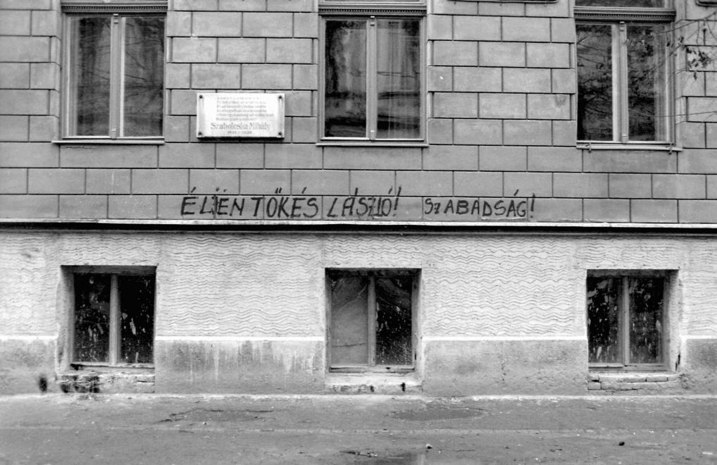 A feliratott eredetileg felfestették | Fotó: Urbán Tamás, Fortepan