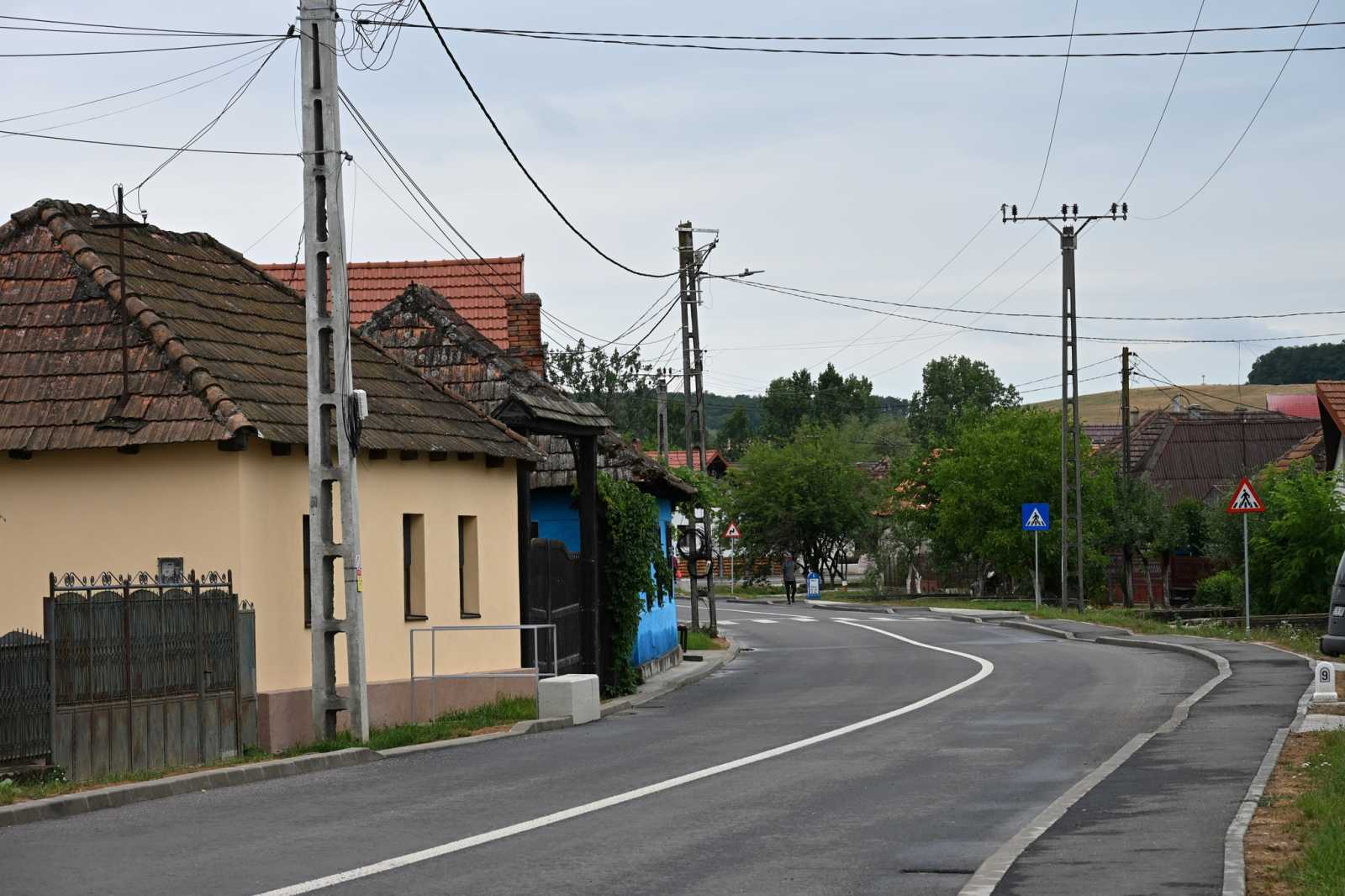 Biztonságosabb, minőségibb úton közlekedhetnek a lakók | Fotó: Szilágy Megye Tanácsa