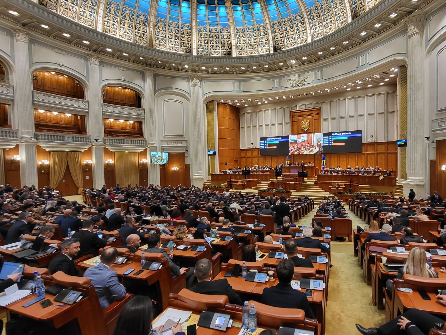 A kormánypártok politikusai nem szavaztak | Illusztráció: Tánczos Barna Facebook oldala