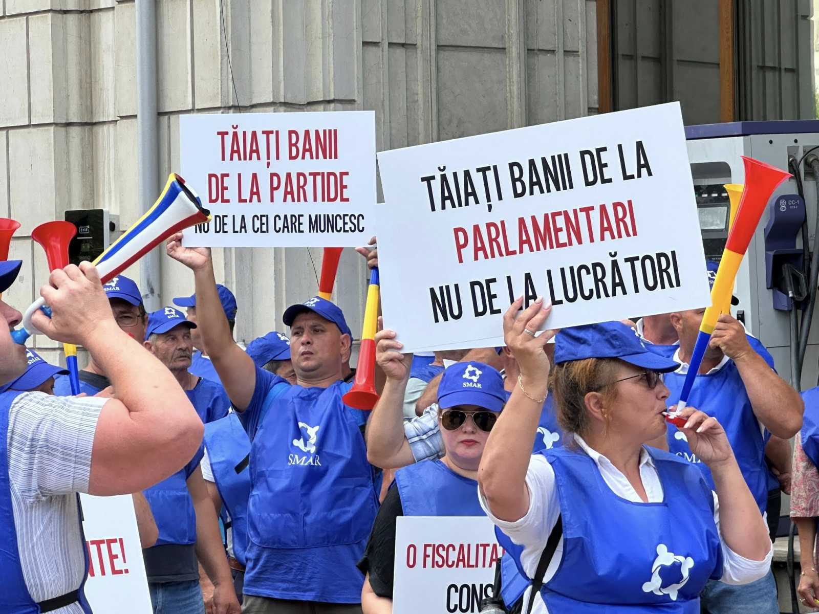 Napok óta tüntetnek a szakszervezeti tagok | Fotó: BNS Facebook oldala