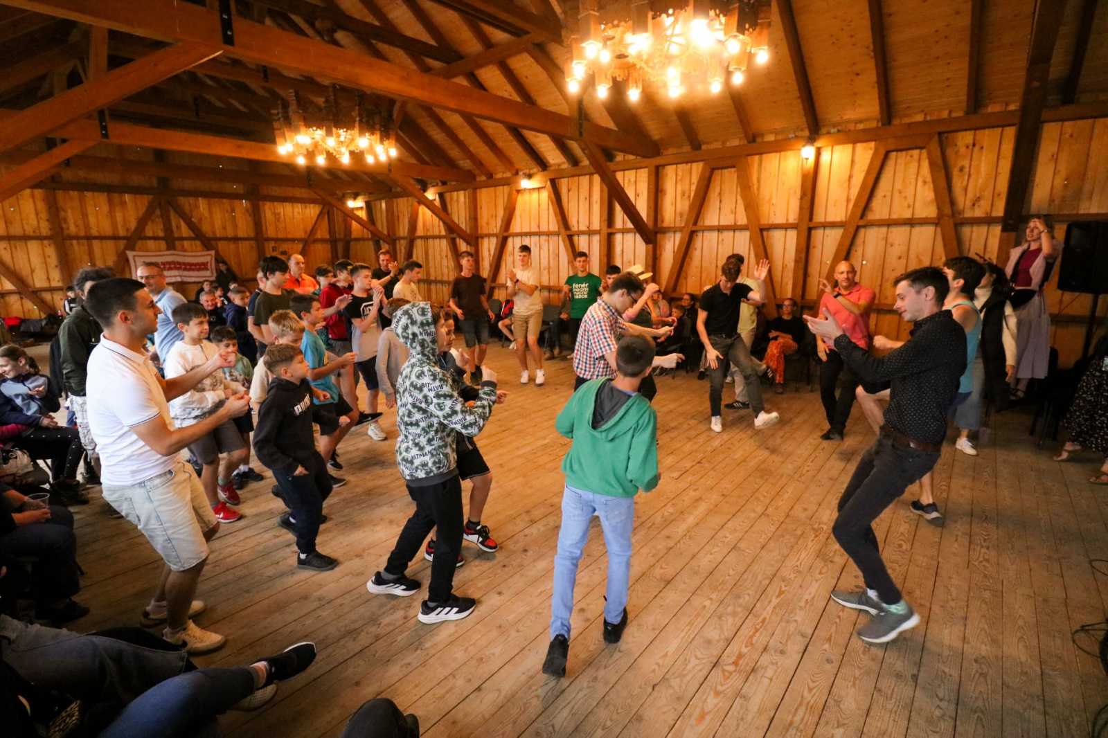 A néptáncoktatásé a főszerep. 
