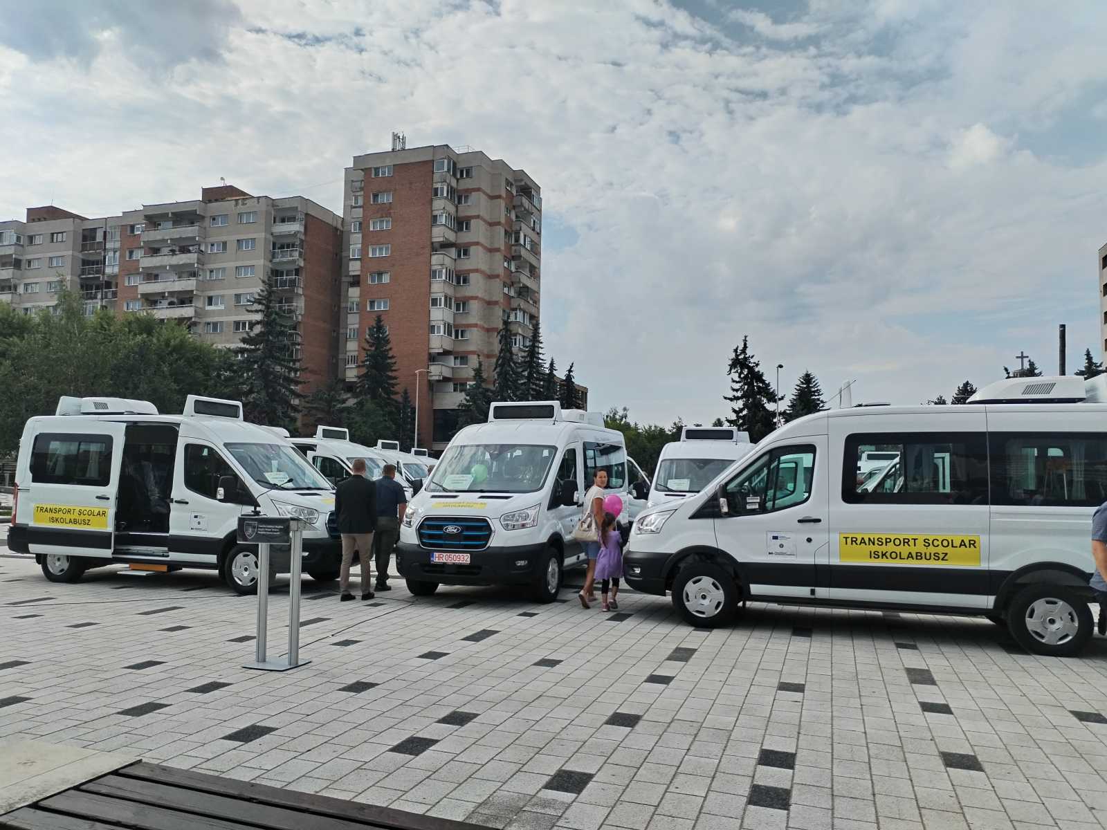 Ünnepályes keretek között adták át a mikrobuszokat a településeknek | A szerző felvétele