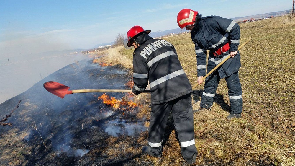 Ebben a melegben a lángra kapott tarlón is gyorsabban terjed a tűz | Fotó: ISU Covasna