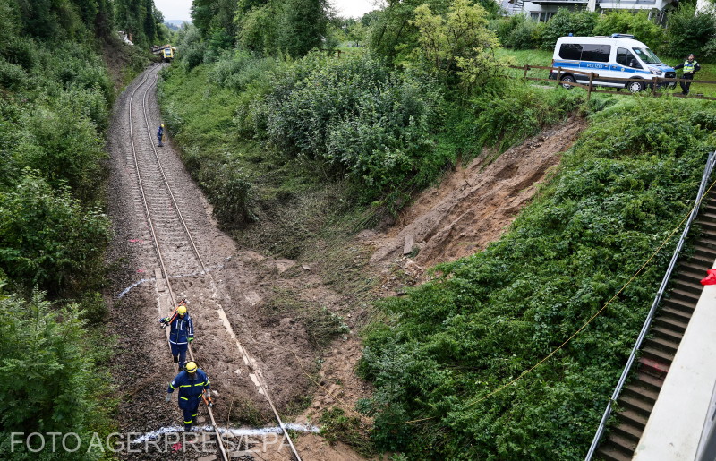 Földcsuszamlás is okozhatta a katasztrófát.